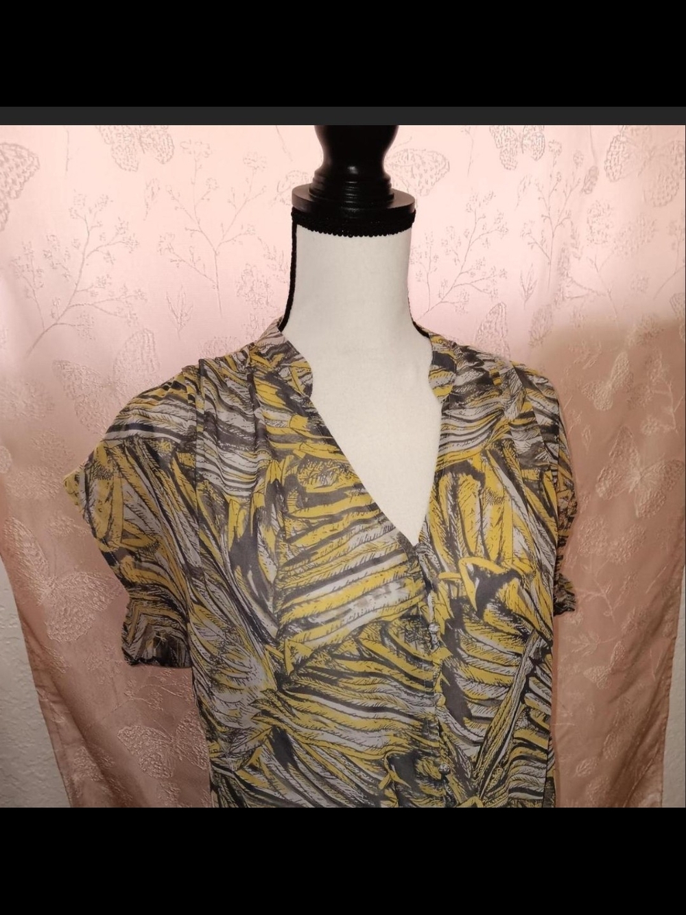 Women’s Yellow and Gray Printed V-Neck Top
